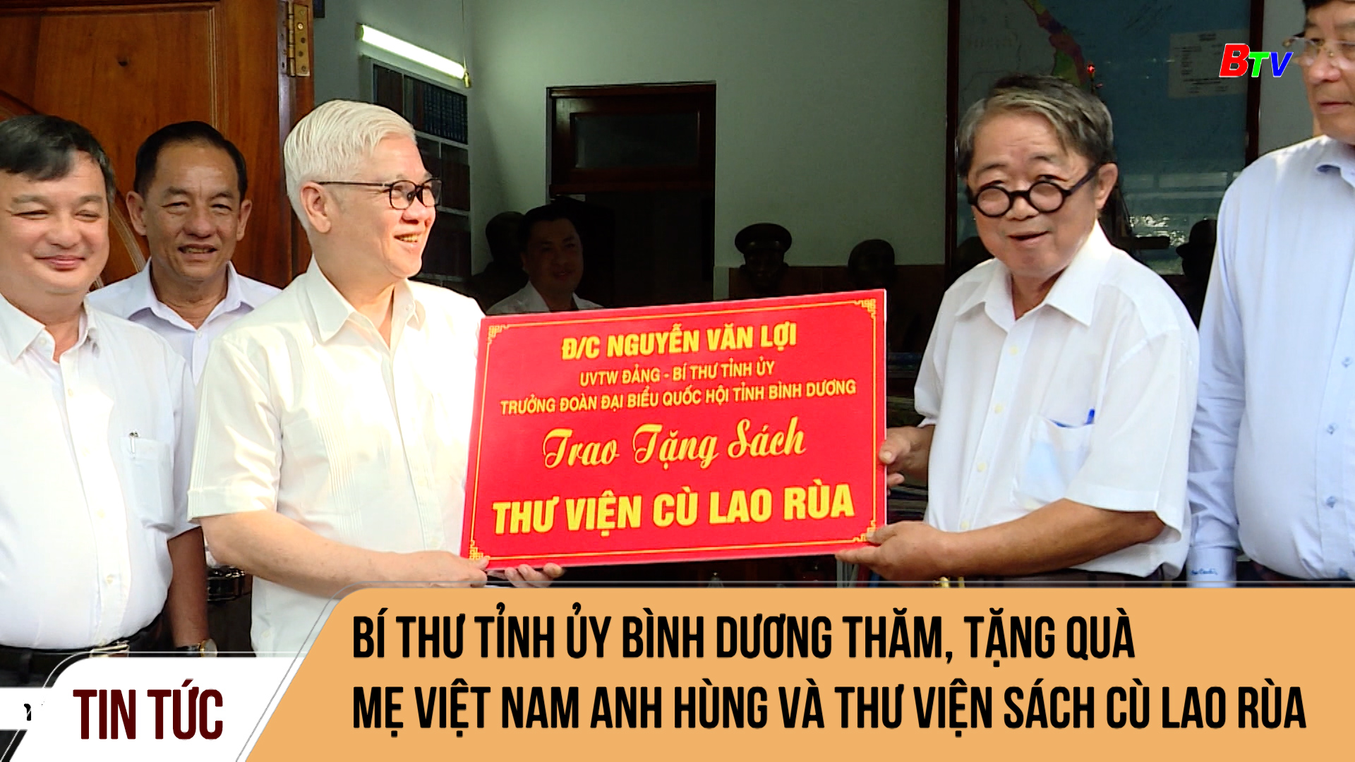 Bí thư Tỉnh ủy Bình Dương thăm, tặng quà Mẹ Việt Nam anh hùng và Thư viện sách Cù Lao Rùa